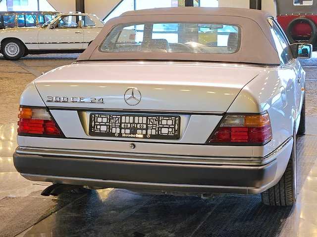 Mercedes-benz 300 ce -24 cabriolet - afbeelding 6 van  46