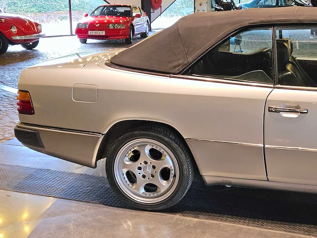 Mercedes-benz 300 ce -24 cabriolet - afbeelding 8 van  46
