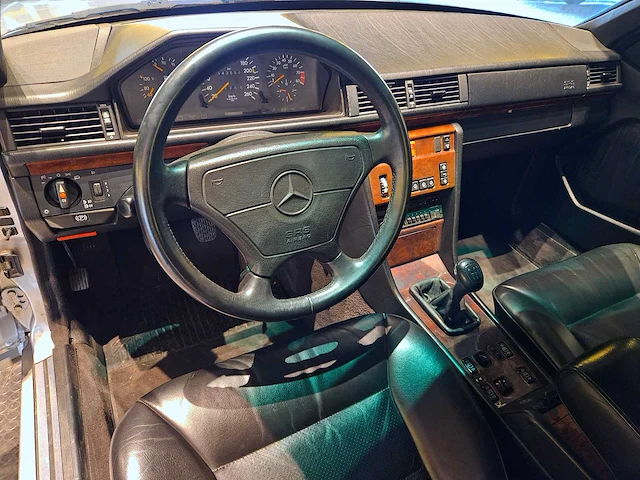 Mercedes-benz 300 ce -24 cabriolet - afbeelding 25 van  46