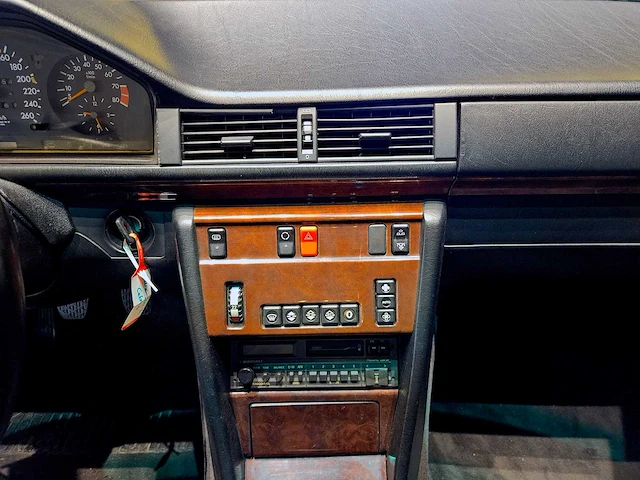 Mercedes-benz 300 ce -24 cabriolet - afbeelding 27 van  46