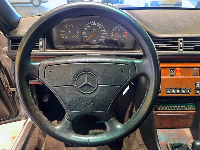 Mercedes-benz 300 ce -24 cabriolet - afbeelding 32 van  46