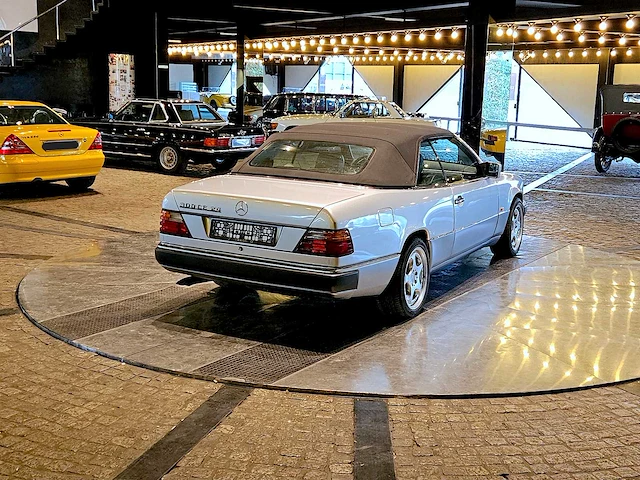 Mercedes-benz 300 ce -24 cabriolet - afbeelding 42 van  46