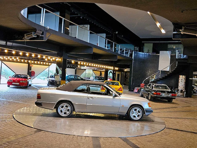 Mercedes-benz 300 ce -24 cabriolet - afbeelding 43 van  46