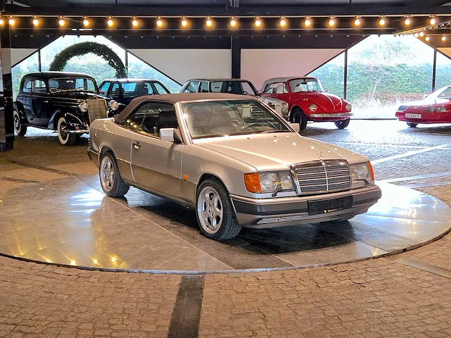 Mercedes-benz 300 ce -24 cabriolet - afbeelding 44 van  46