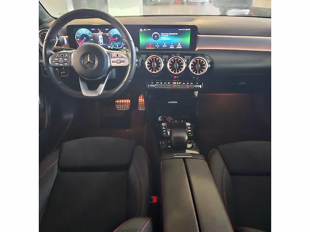 Mercedes-benz a 200d, 2021 - afbeelding 13 van  15