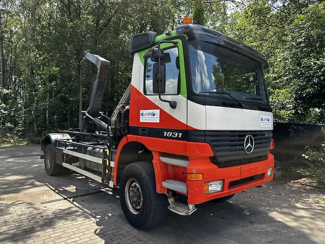 Mercedes-benz actros 1931 vrachtwagen met autolaadkraan en containersysteem - afbeelding 32 van  37