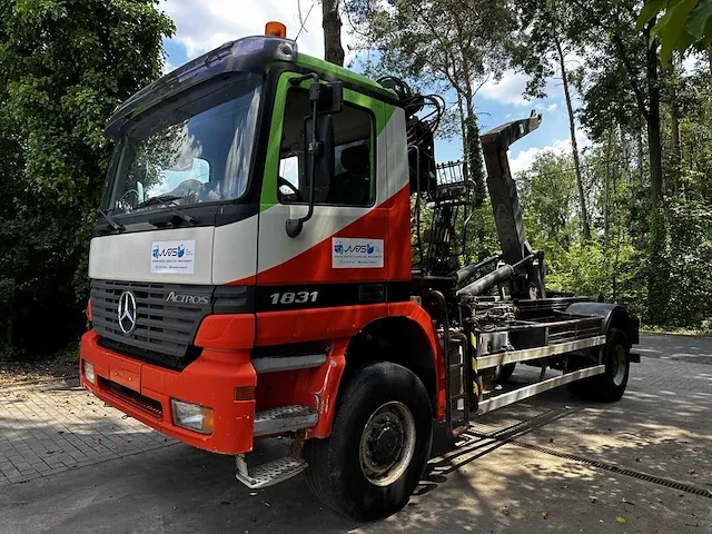 Mercedes-benz actros 1931 vrachtwagen met autolaadkraan en containersysteem - afbeelding 33 van  37