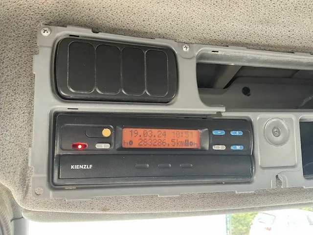 Mercedes-benz axor 3028 vrachtwagen / betonmixer - afbeelding 7 van  45