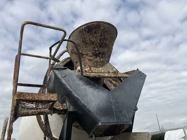 Mercedes-benz axor 3028 vrachtwagen / betonmixer - afbeelding 24 van  45