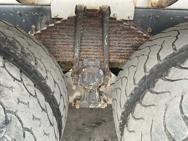 Mercedes-benz axor 3028 vrachtwagen / betonmixer - afbeelding 32 van  45