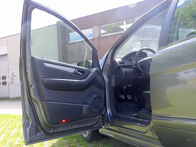 Mercedes-benz b 180 cdi - afbeelding 25 van  53