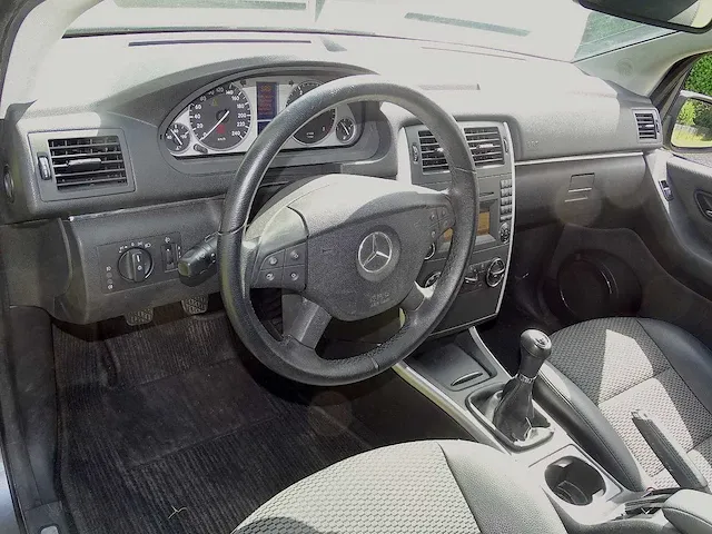 Mercedes-benz b 180 cdi - afbeelding 26 van  53