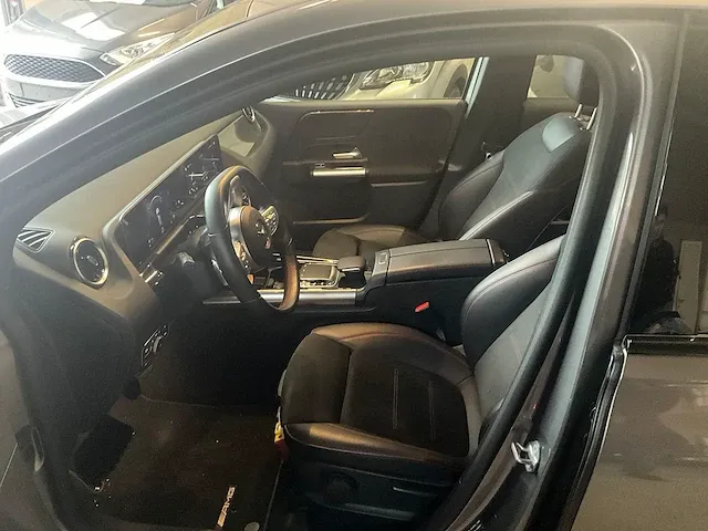 Mercedes-benz b180d - 2019 - afbeelding 3 van  24