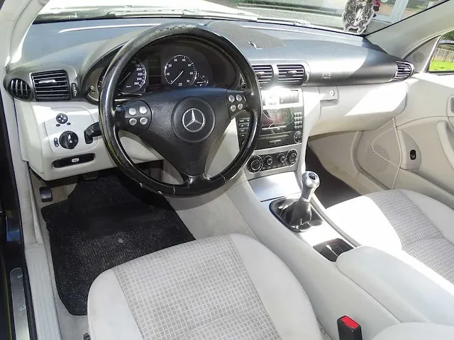 Mercedes-benz c-klasse sportcoupé 180 - afbeelding 24 van  53