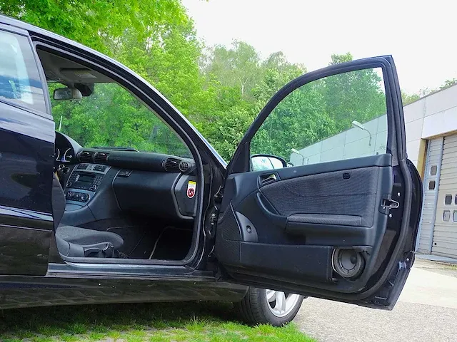 Mercedes-benz c sportcoupé 200 cdi, 72-tb-jk - afbeelding 11 van  50