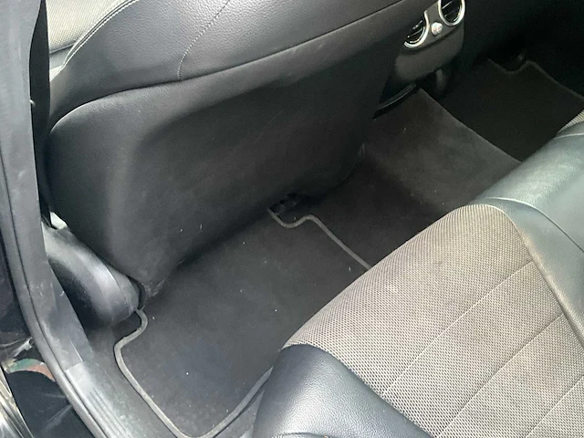 Mercedes-benz c300 h - 2016 - afbeelding 19 van  37