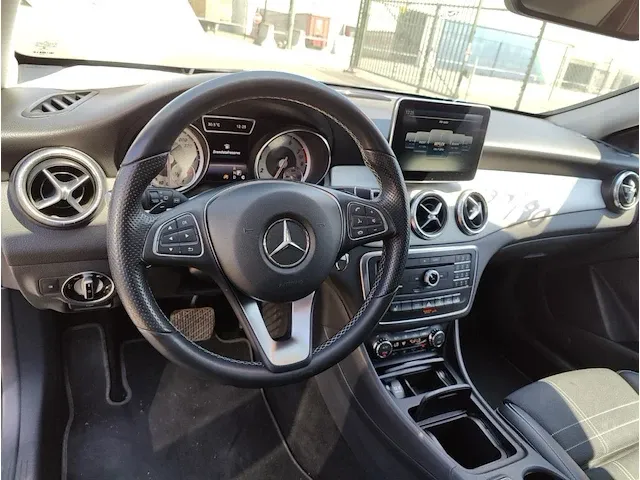 Mercedes-benz cla 200 shooting brake urban, 2015 - afbeelding 13 van  32
