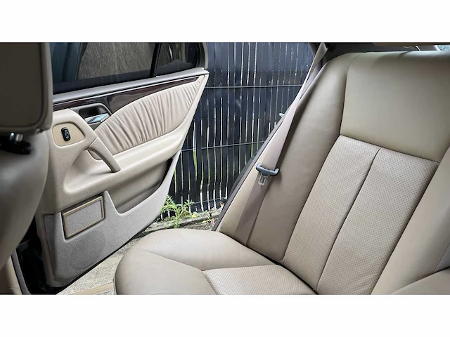 Mercedes-benz e280, 1996 - afbeelding 4 van  21