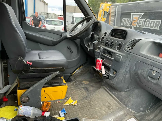 Mercedes-benz foodtruck - afbeelding 2 van  14