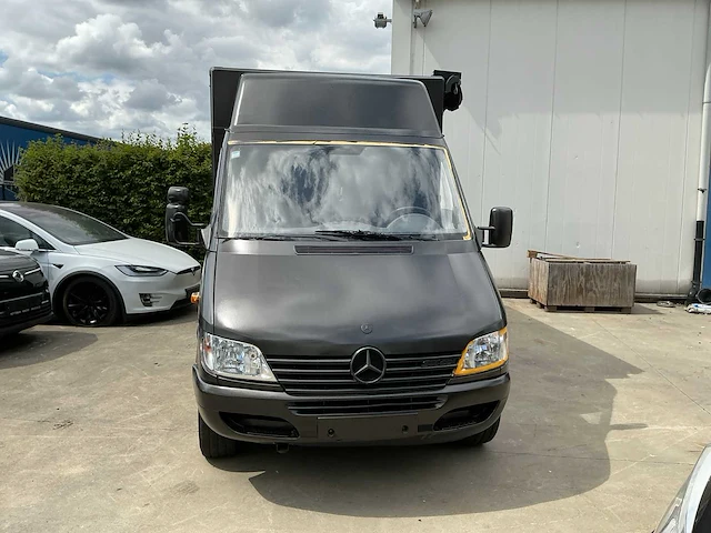 Mercedes-benz foodtruck - afbeelding 7 van  14