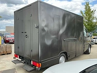 Mercedes-benz foodtruck - afbeelding 10 van  14