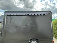 Mercedes-benz foodtruck - afbeelding 12 van  14