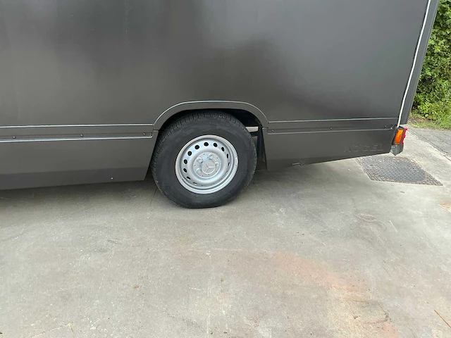 Mercedes-benz foodtruck - afbeelding 14 van  14