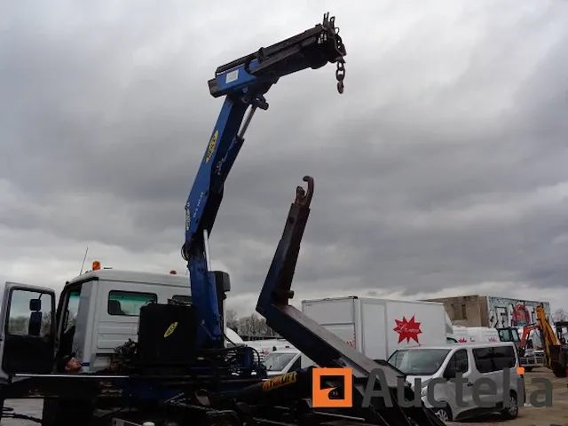 Mercedes benz met laadkraan en containersysteem - afbeelding 13 van  26