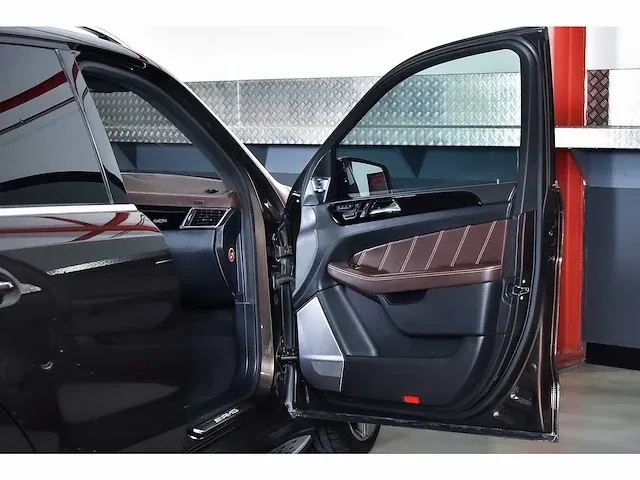 Mercedes-benz ml63 amg suv 5,5l v8 - 2014 - afbeelding 46 van  70
