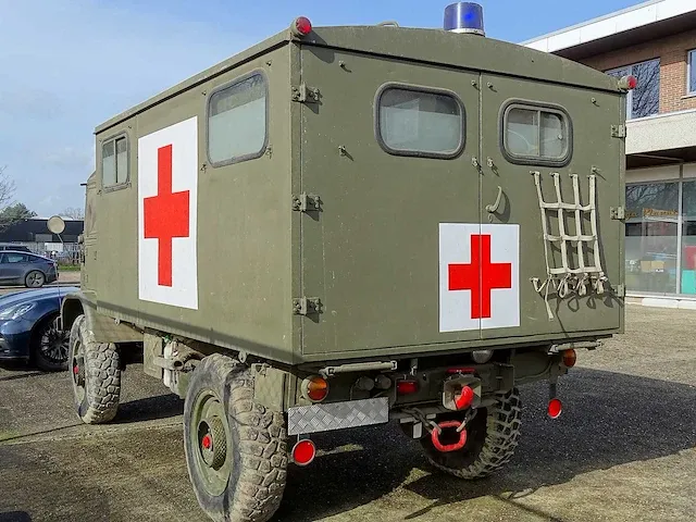 Mercedes-benz unimog (404) 'army ambulance' - afbeelding 12 van  46