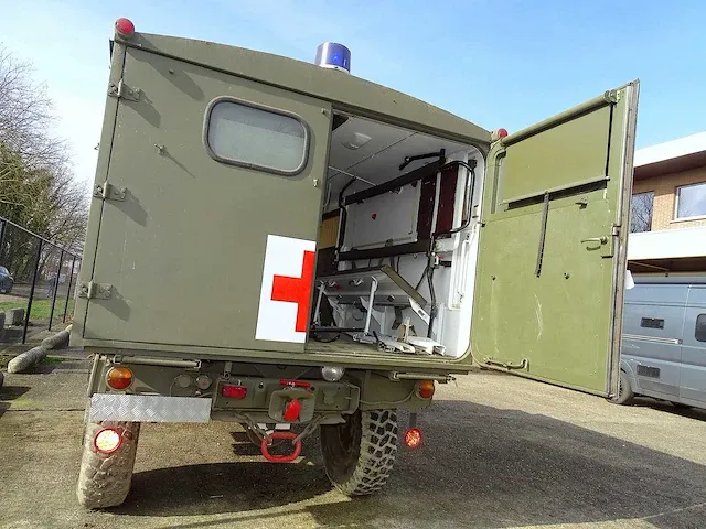 Mercedes-benz unimog (404) 'army ambulance' - afbeelding 24 van  46