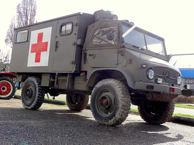 Mercedes-benz unimog (404) 'army ambulance' - afbeelding 34 van  46