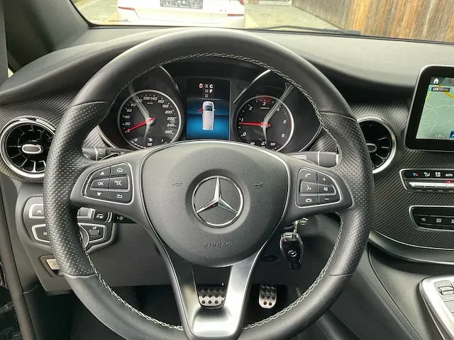 Mercedes-benz v 300 amg - 2021 - afbeelding 11 van  35