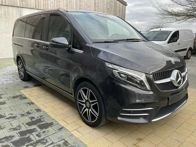 Mercedes-benz v 300 amg - 2021 - afbeelding 32 van  35