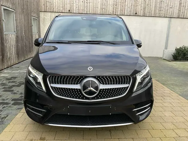 Mercedes-benz v 300 amg - 2021 - afbeelding 33 van  35