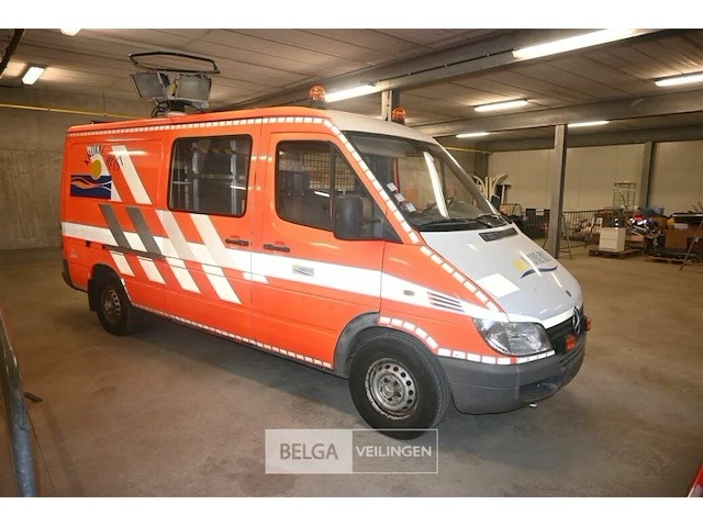 Mercedes brandweerwagen - afbeelding 17 van  33