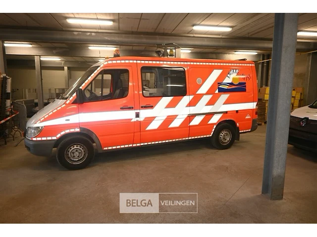 Mercedes brandweerwagen - afbeelding 12 van  33