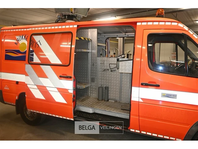 Mercedes brandweerwagen - afbeelding 29 van  33
