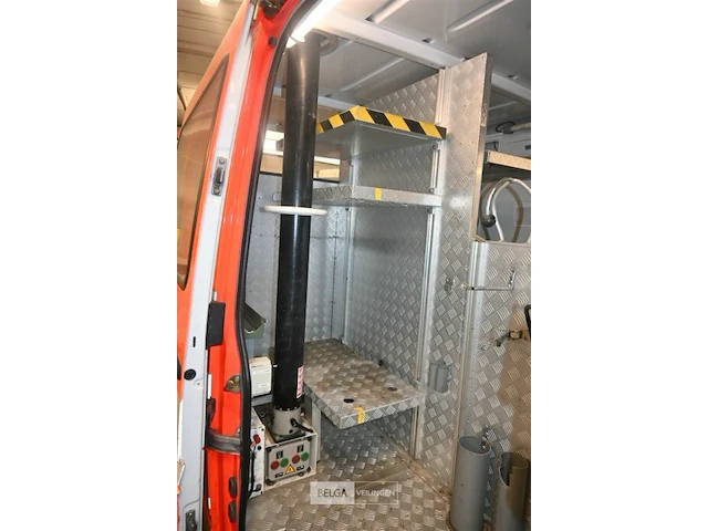 Mercedes brandweerwagen - afbeelding 30 van  33