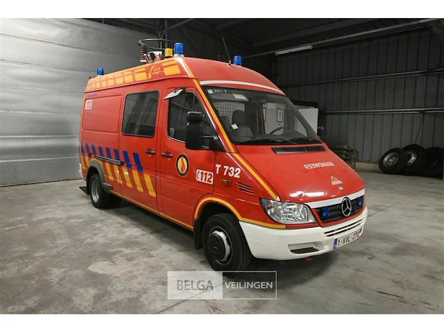 Mercedes brandweerwagen - afbeelding 10 van  24