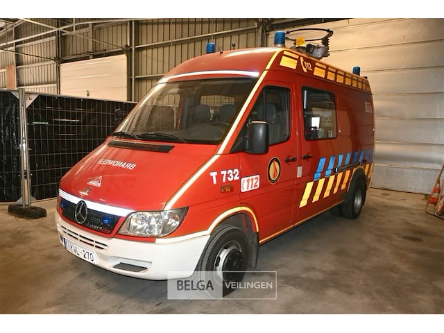 Mercedes brandweerwagen - afbeelding 1 van  24