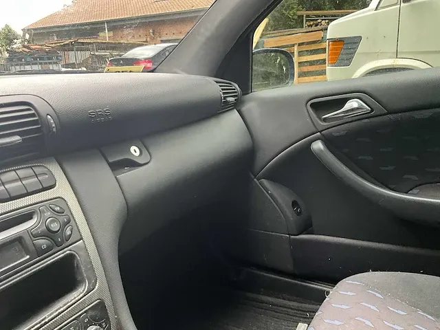 Mercedes c220 - afbeelding 18 van  28