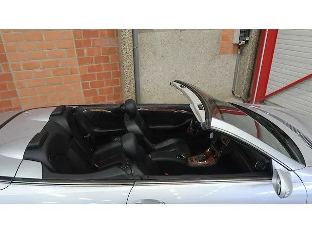 Mercedes clk cabrio 550 v8 - afbeelding 29 van  82