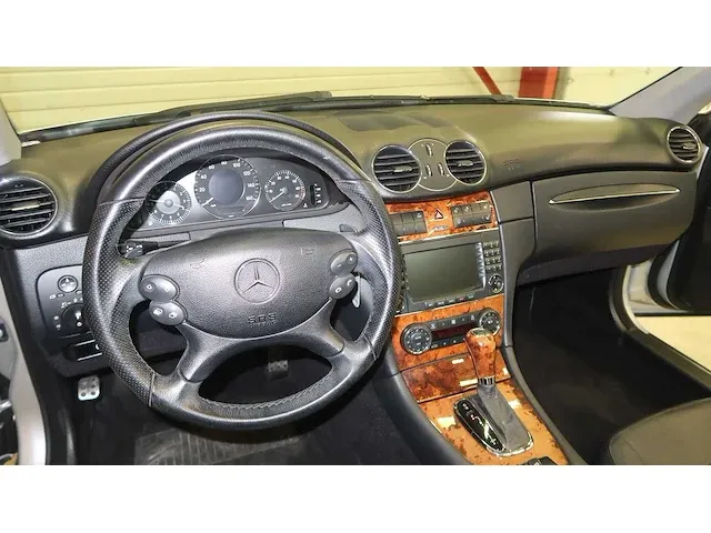 Mercedes clk cabrio 550 v8 - afbeelding 57 van  82