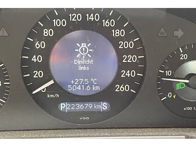 Mercedes e220 cdi, sedan - afbeelding 27 van  29