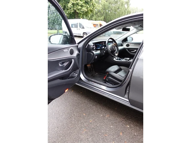 Mercedes e220 d - afbeelding 18 van  22