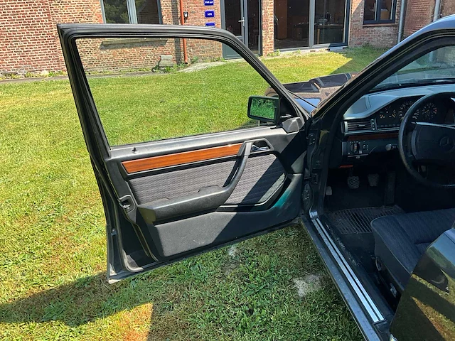 Mercedes e300w124 voorouders uit 1990 - afbeelding 5 van  59
