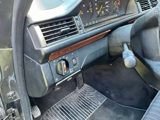 Mercedes e300w124 voorouders uit 1990 - afbeelding 10 van  59
