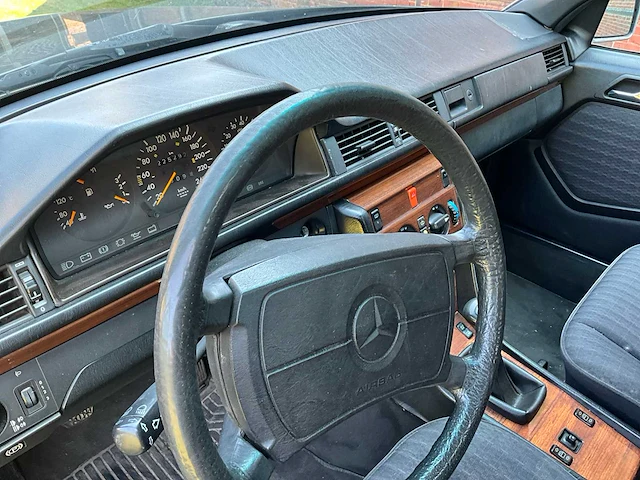 Mercedes e300w124 voorouders uit 1990 - afbeelding 11 van  59