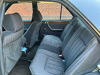 Mercedes e300w124 voorouders uit 1990 - afbeelding 17 van  59